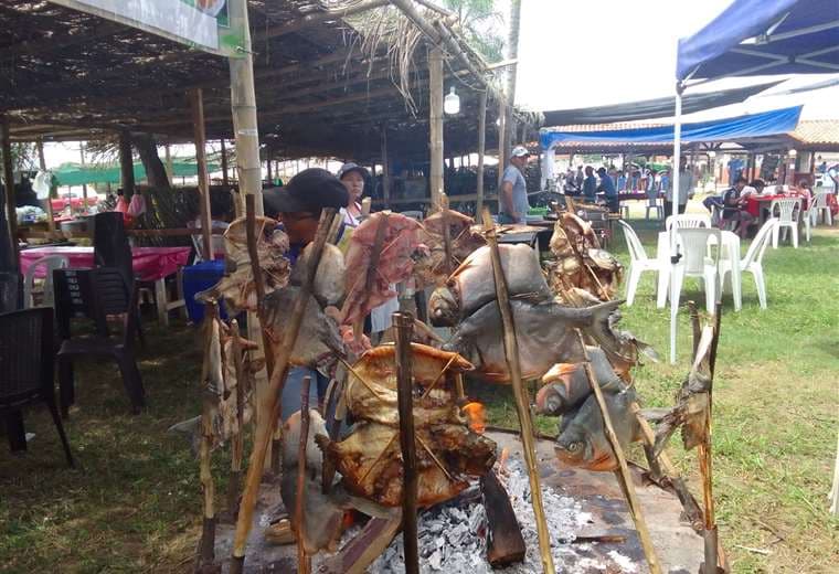 El sabor de la Semana Santa se vive en la "Feria del Pescau" de Ascensión de Guarayos