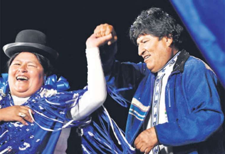 Evo Morales celebró ´con un baile la concentración de El Alto y La Paz. Para él, fue la más grande de todas. Foto: AFP