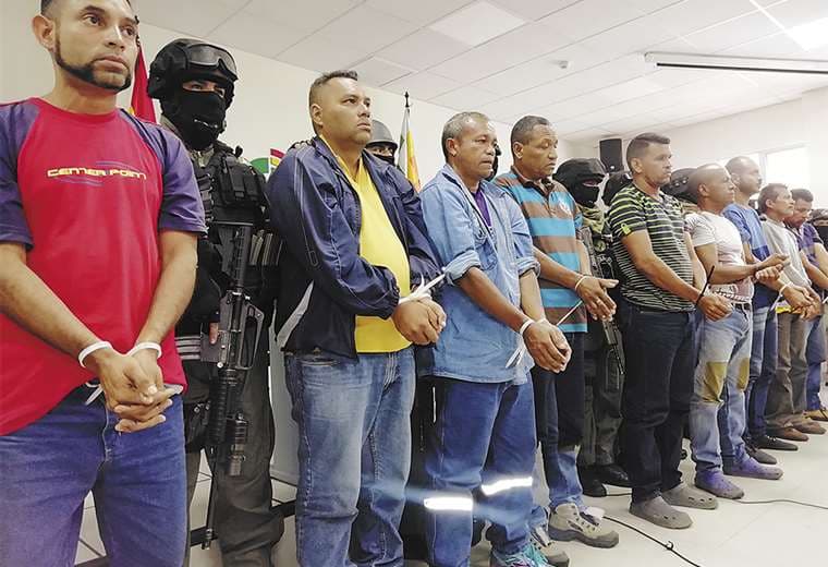 Policía presentó a nueve venezolanos sospechosos de sedición en Montero (Santa Cruz) y El Alto (La Paz). Se encontraban en Guayaramerín.