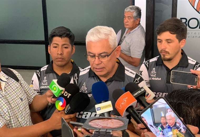Leonardo Martínez habló con los medios en el Aeropuerto Internacional Viru Viru. Foto. Prensa Martínez  