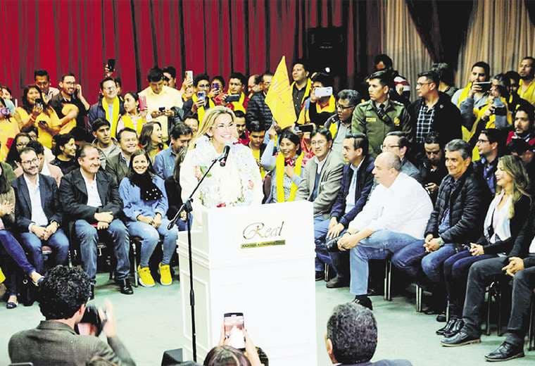 La presidenta Jeanine Áñez oficializó su candidatura. Espera la decisión de Luis Revilla. Foto: ABI