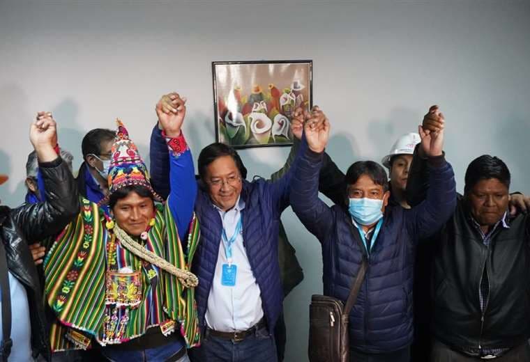  Binomio del MAS celebra la victoria y promete gobernar sin revancha. Foto: APG