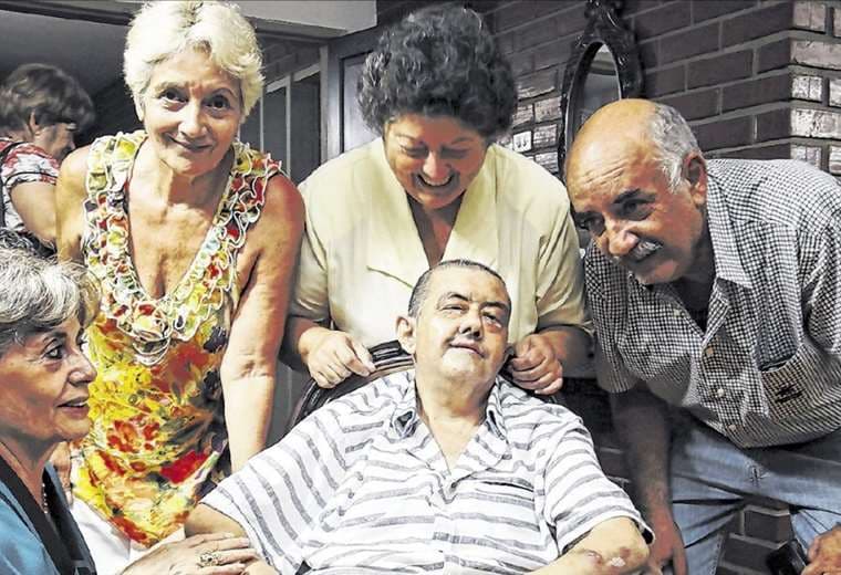 Mosito dejó casa, familia y amigos a la edad de 54 años