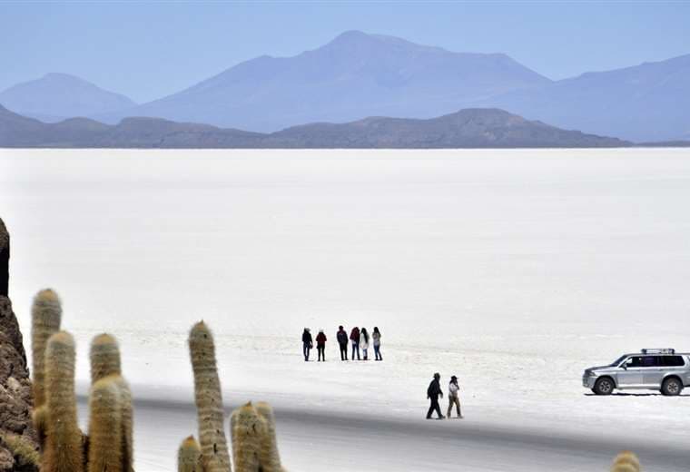 A 3.663 metros de altura, en el Salar de Uyuni, el mayor desierto de sal del mundo, 