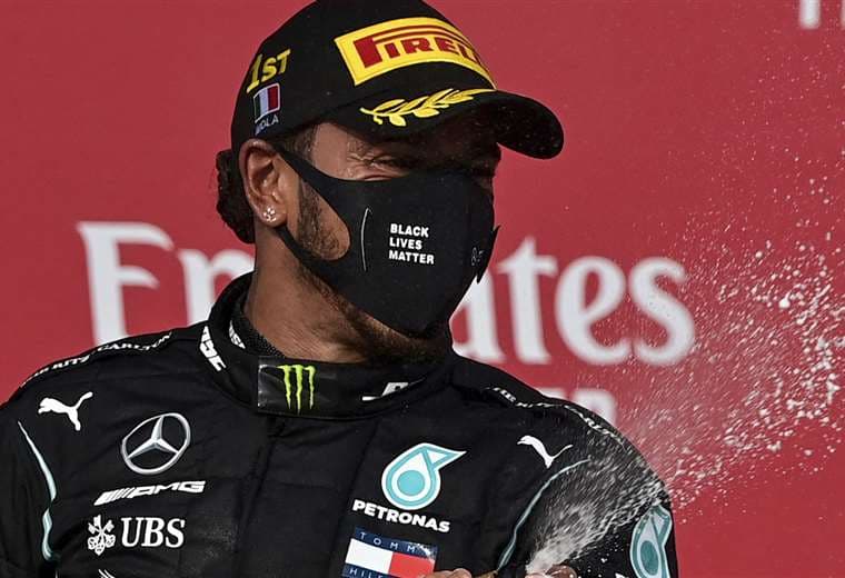Hamilton celebrando su victoria. Foto: AFP