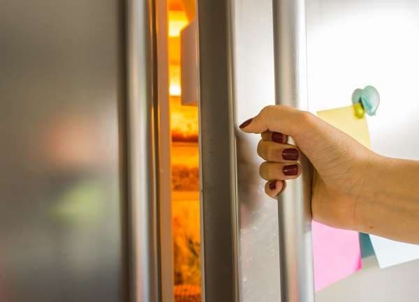Evita abrir la puerta del refrigerador frecuentemente. Foto: Internet