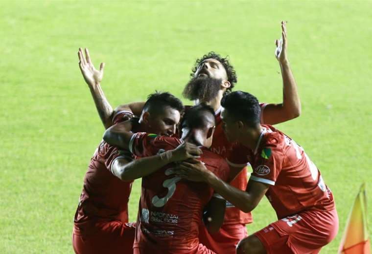 La celebración de los jugadores de Guabirá, que derrotaron a Oriente. Foto: F. Landívar