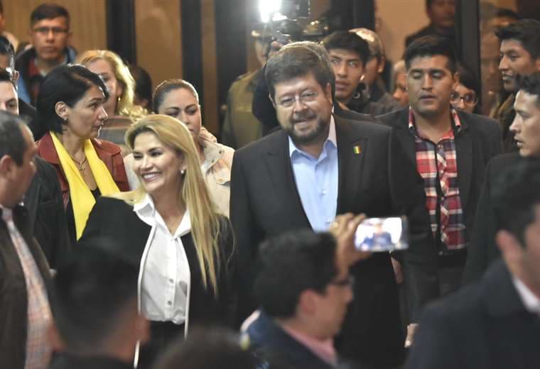 Samuel Doria Medina junto a Jeanine Áñez | Foto: APG Noticias
