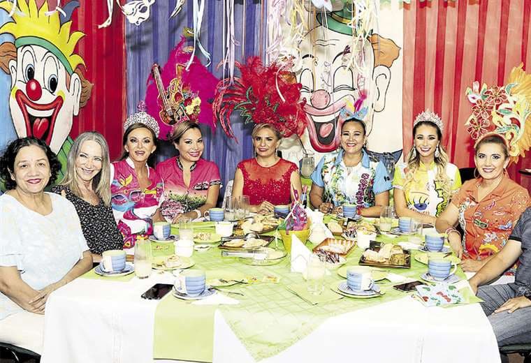 Seis damas de agrupaciones femeninas contaron algunas anécdotas de sus reinados en el Café de la Siesta