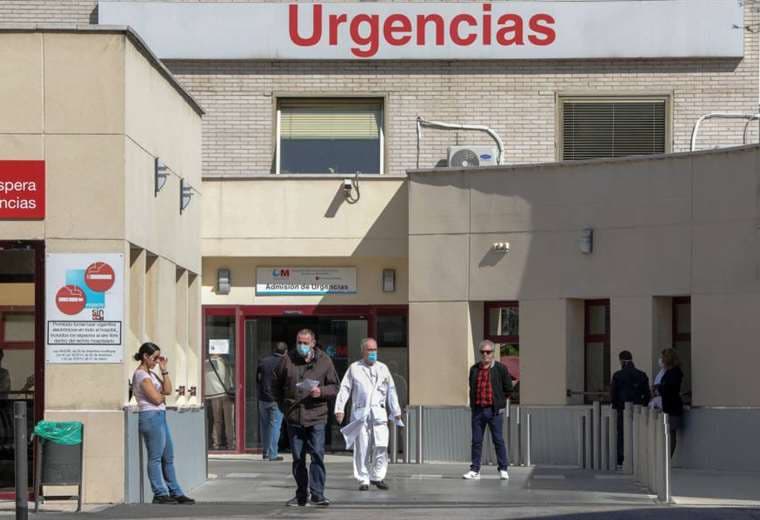 Los servicios de emergencia están abarrotados en España. (Foto: El País)