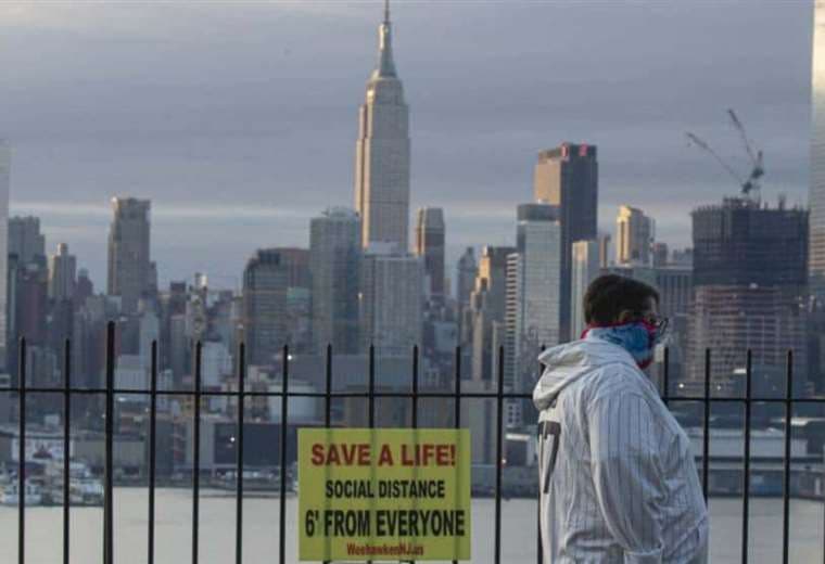 Los muertos siguen subiendo en Nueva York, pero las hospitalizaciones bajan