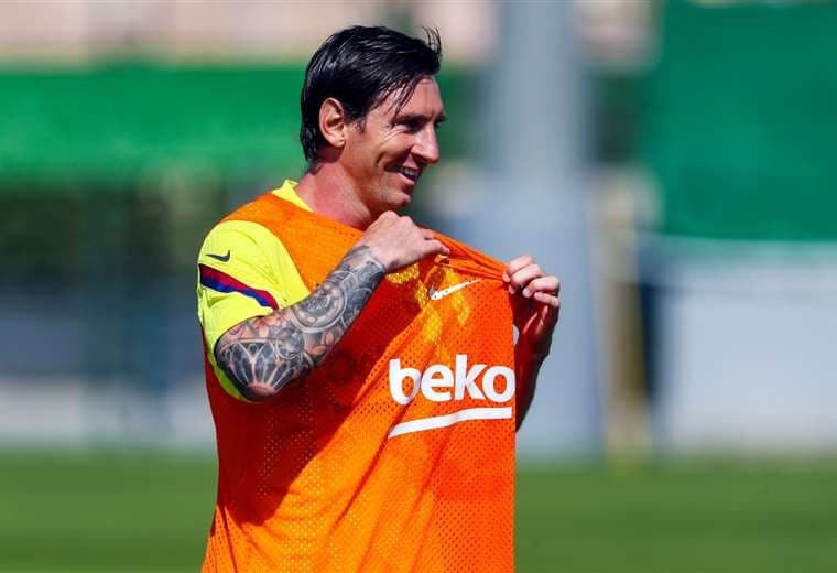 Lionel Messi decidió sacarle la barba esta semana y así se entrena con sus compañeros. Foto: Internet