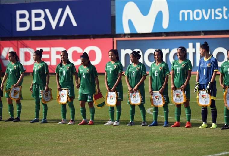 La selección mayor antes de ganarle a Perú en un amistoso en 2019. Foto: Mujeres Fútbol Club