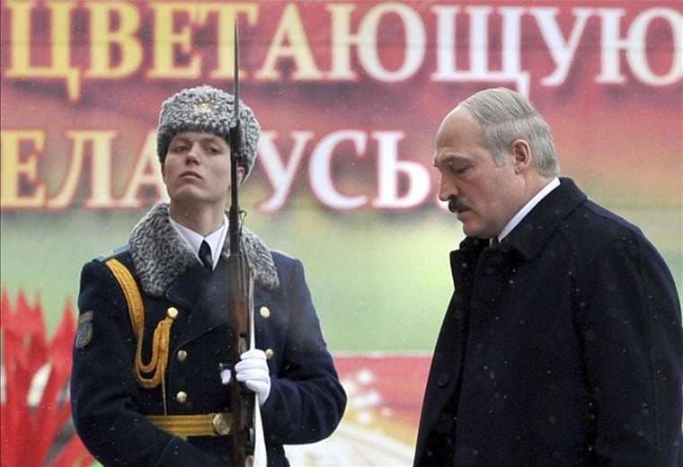 Alexander Lukashenko juró el cargo inesperadamente el miércoles