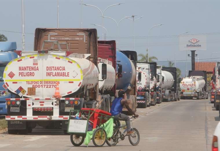 Denuncian salida de cisternas con la mitad de carga de combustible hacia las provincias
