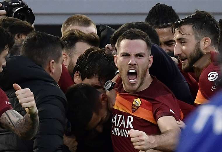 Eufórico festejo de los jugadores de la Roma. Foto: AFP