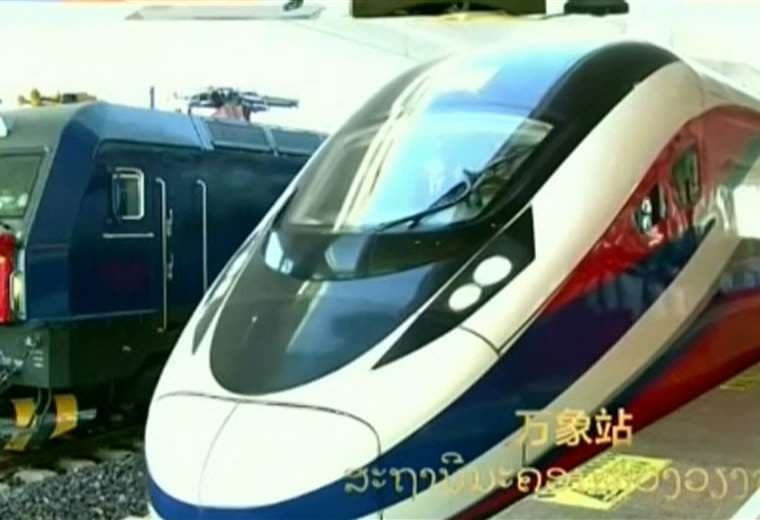 Laos inaugura su primera línea de tren financiada por China. Foto AFP 