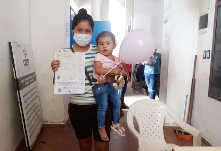 58 niños recibieron certificado de nacimiento gratuito en Yapacaní. Foto: S. Prado