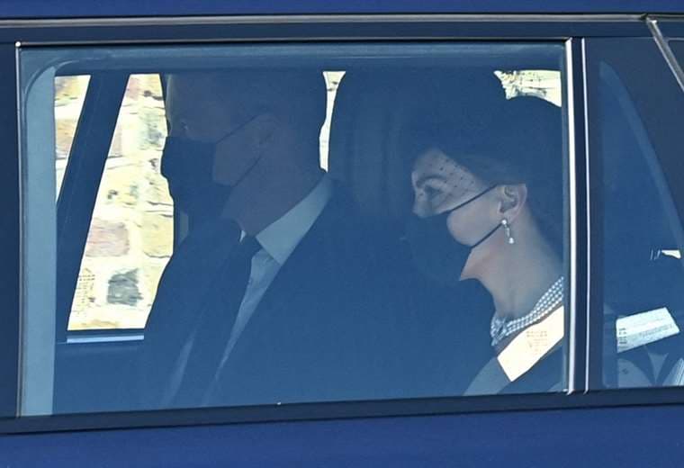El Príncipe William  y su esposa llegan al castillo de Windsor para la ceremonia