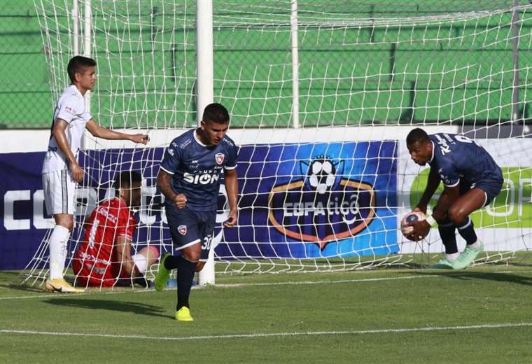 El gol de Esteban Orfano. Gran reacción de Royal Pari. Foto: JC Torrejón