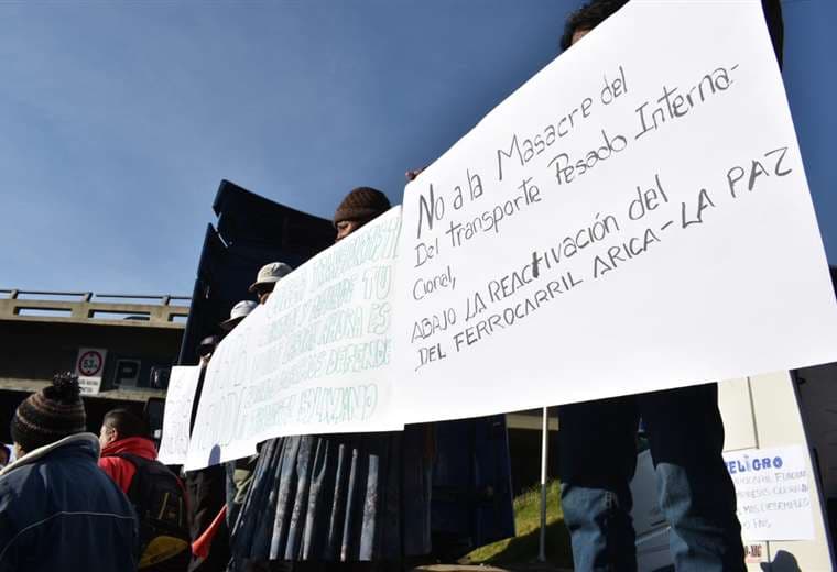 Trasportistas pesados protestan en La Paz