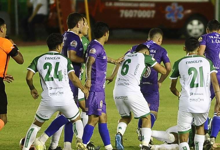 El partido entre Oriente y Real Potosí terminó con polémica. Foto: APG Noticias