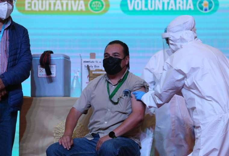 Udabol inicia la vacunación con la presencia del presidente Arce. Foto: J. Ibáñez