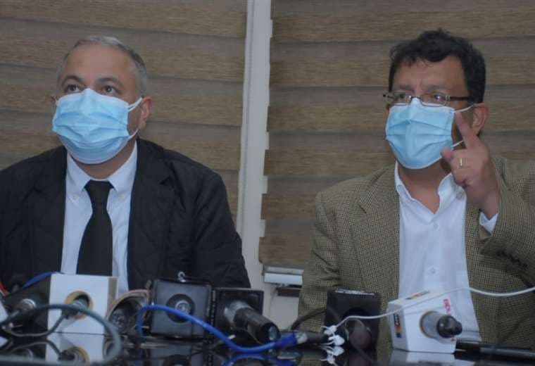 Costa (izq.) y Camacho durante la conferencia de prensa en La Paz. Foto: APG Noticias