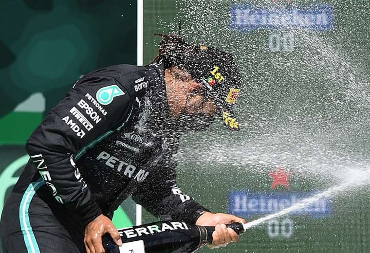 El festejó de Lewis Hamilton en el podio de Portugal. Foto: AFP
