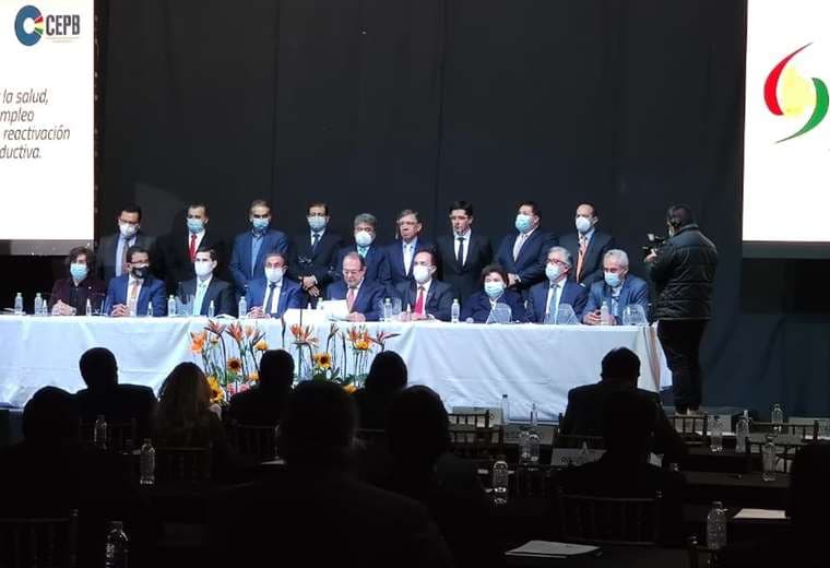 Los empresarios se reunieron el jueves en La Paz