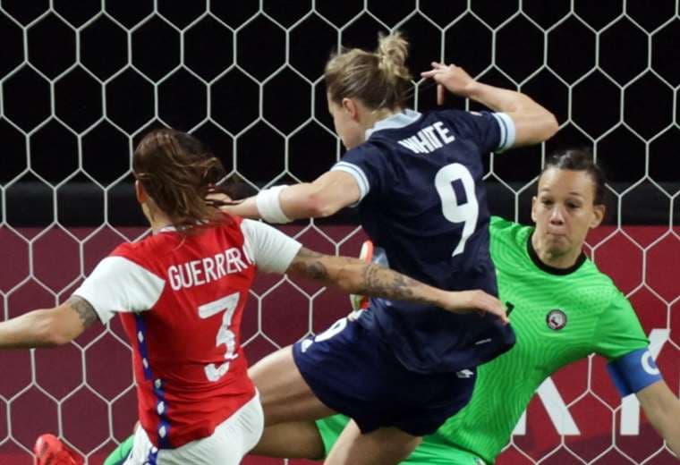 La británica Ellen White (9) fue la figura del partido. Hizo los dos goles. Foto: AFP