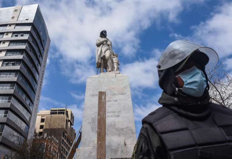 El daño a la estatua de Colón I AMN.