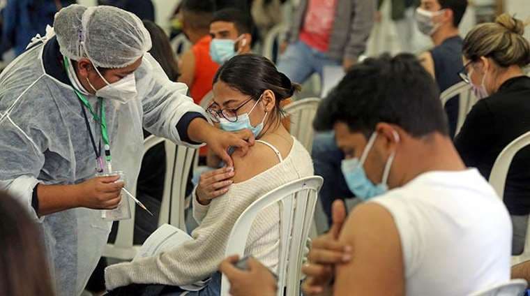 Gobierno anuncia gestión directa de vacunación con los municipios. ARCHIVO