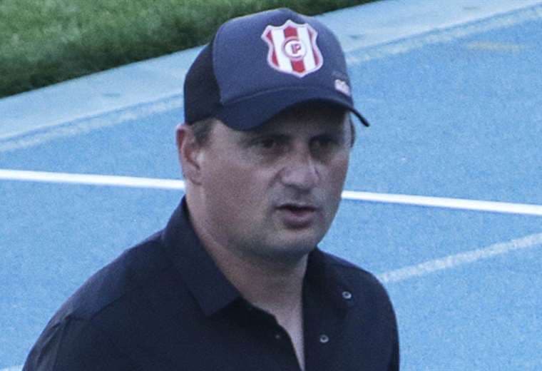 Marcelo Robledo, director técnico de Independiente Petrolero. Foto: APG Noticias