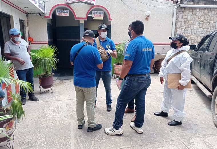 Los agentes continúan con las investigaciones Foto: Rodrigo Salvatierra 