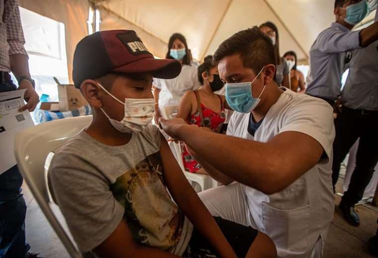 Punto de vacunación en Los Pocitos/Foto: Gobernación Santa Cruz