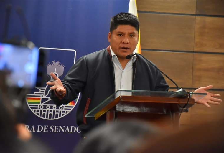 Senador Loza sobre comandante Erick Holguín: "si no lo asciende, va a cantar"