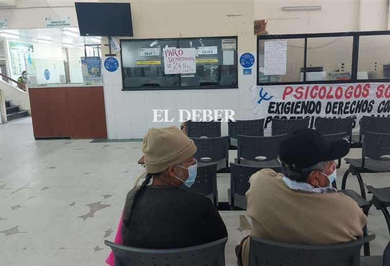Poca afluencia de gente en el hospital San Juan de Dios / Fotos: Juan Carlos Torrejón