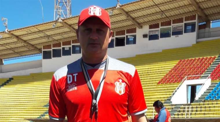 Marcelo Robledo asumió como DT de Independiente Petrolero