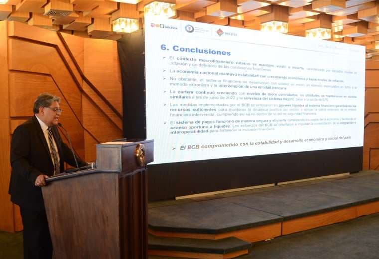Edwin Rojas durante la presentación del informe. Foto: BCB