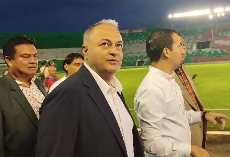 Fernando Costa durante su visita al estadio Tahuichi. Foto: Captura de pantalla