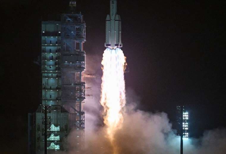 Despegue de la nave espacial Shenzhou-18 en China / AFP