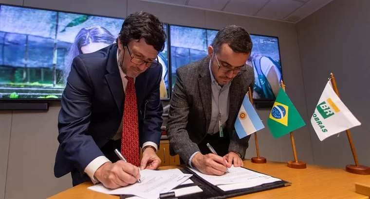 Representantes de Enarsa y Petrobras suscriben el Memorándum de Entendimiento