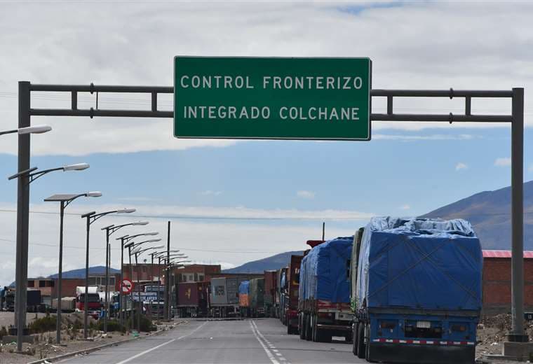 Cada día más de 200 migrantes pasan a Chile de manera ilegal por Pisiga