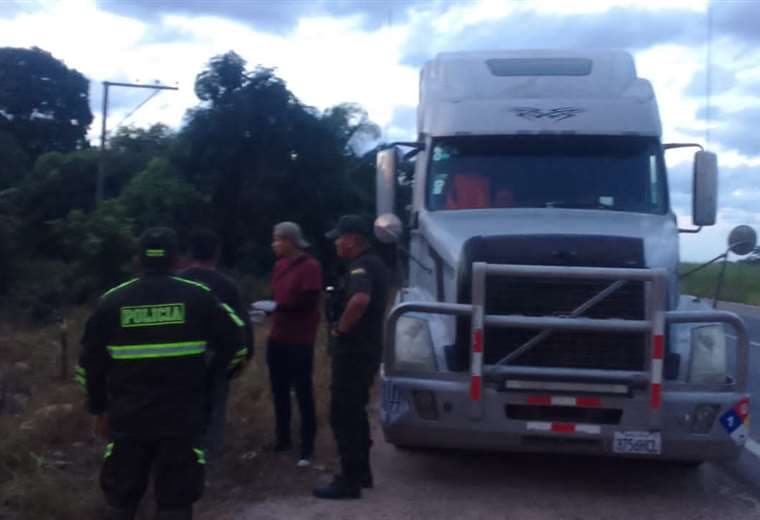 Conductor es encontrado sin vida dentro su camión, en San Carlos