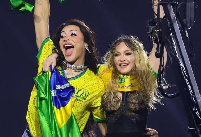 Madonna reúne 1,6 millones de personas en Río, con la 'verdeamarela' y proyecciones de imágenes de Pelé, Caetano Veloso y Paulo Freire